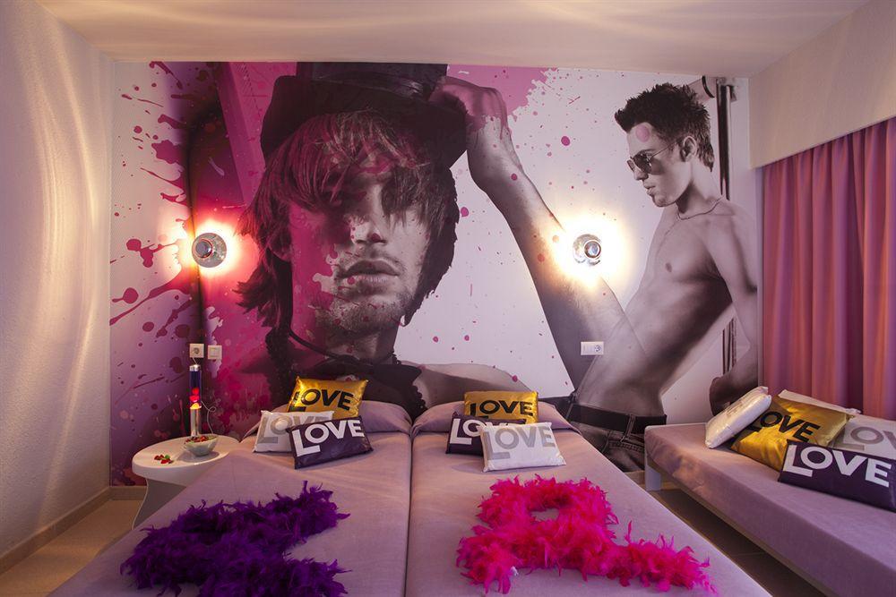 Fergus Pax- Adults Only Hotell 3*
