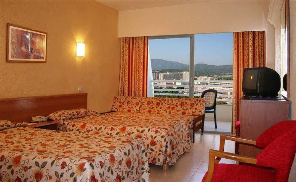 Fergus Pax- Adults Only Hotell